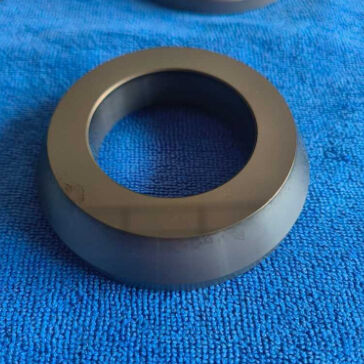 Kundenspezifische Gleitlagerbuchse aus Siliziumkarbid für Hochtemperaturpumpen